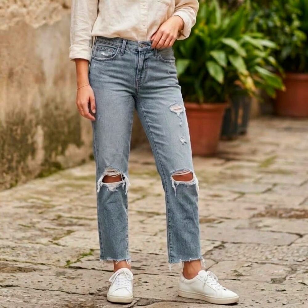 Abercrombie & Fitch Distressed Jeans The Boyfriend Mid Rise Light Wash 27 / 4